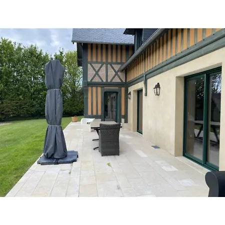 Проживание в семье Clos Des Charmilles Fierville-les-Parcs